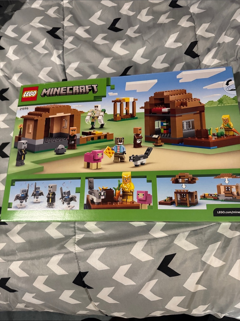 LEGO Minecraft Village Hideaway Building Set - Green/Brown